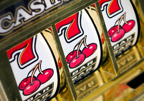 Diamond Empire slot game interface showing five reels with gem symbols